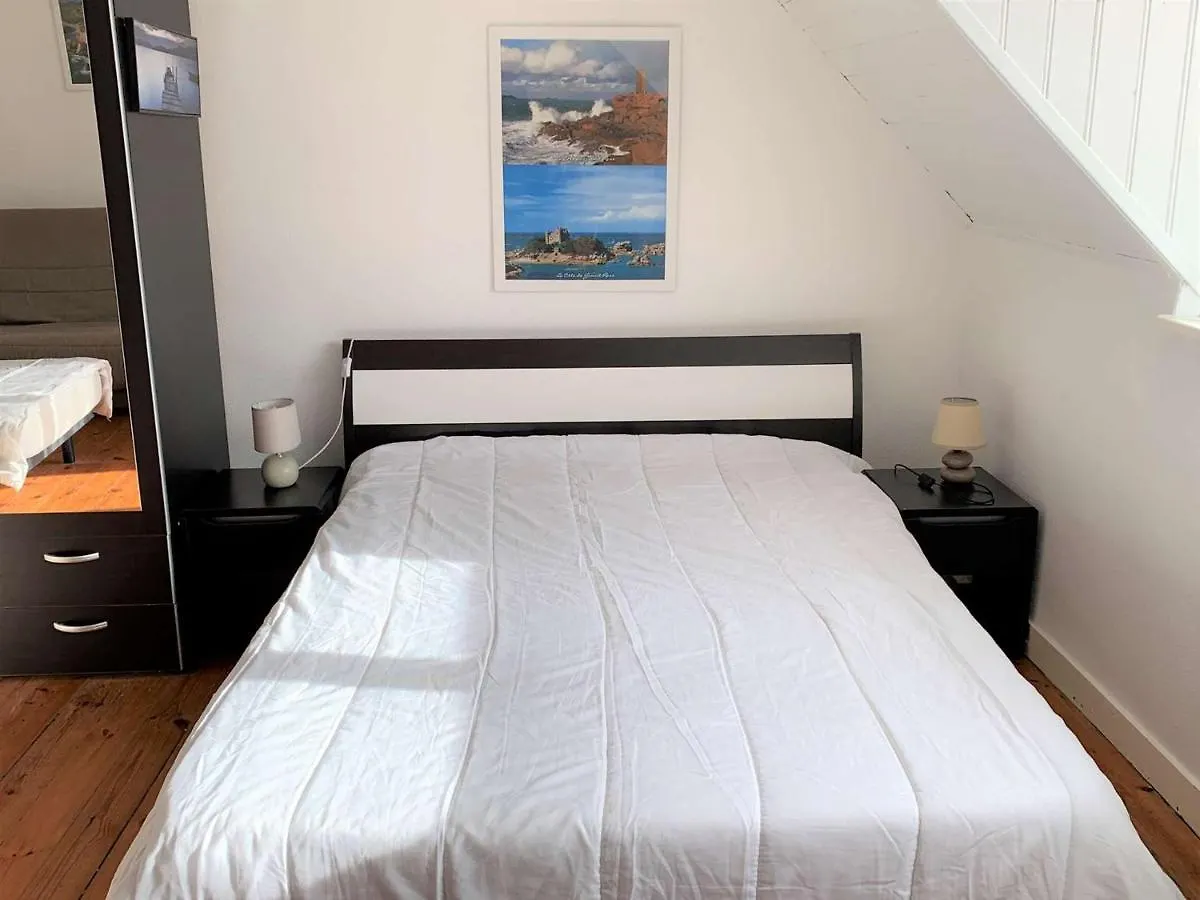 Holiday home Charmante Maisonnette Bretonne A 100M De La Mer Avec Jardin, Terrasse Et Proximite Centre Tregastel - Fr-1-368-26 France